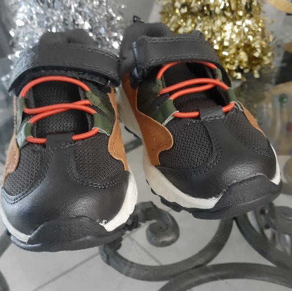 CARTERS SNEAKERS - Picture 6 of 7